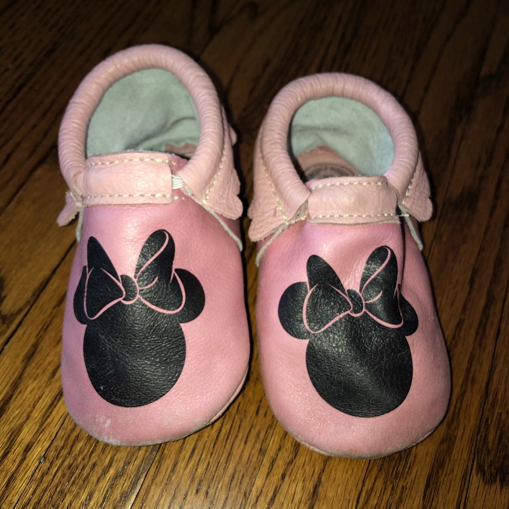 Freshly Picked Signature Minnie Moccs Size 7